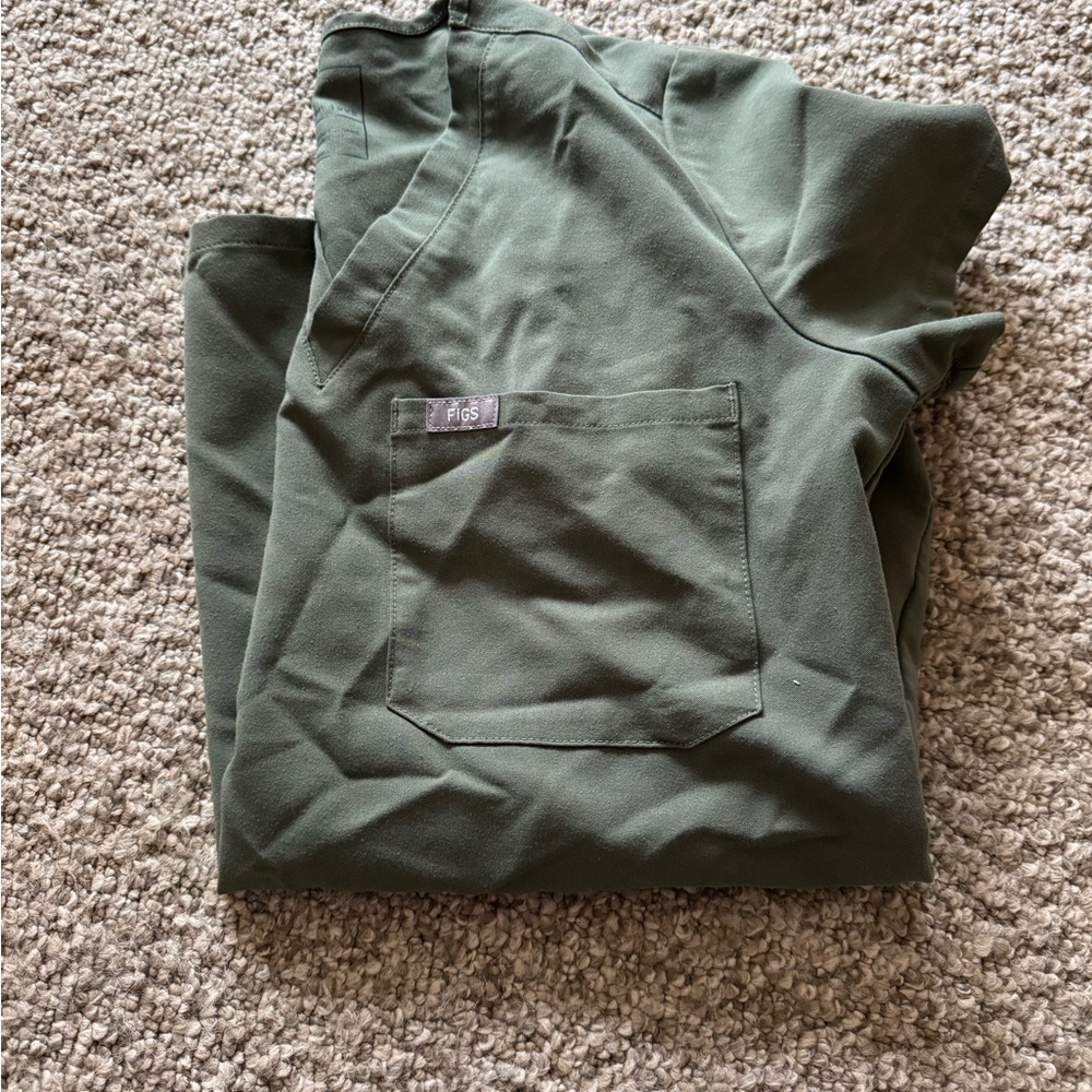 FIGS woman size small